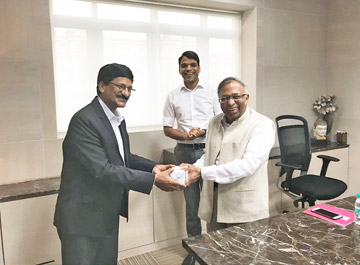 Honor to meet & receive memento from Padma Bhushan, Dr. Vijay Bhatkar Sir, Chancellor- Nalanda University